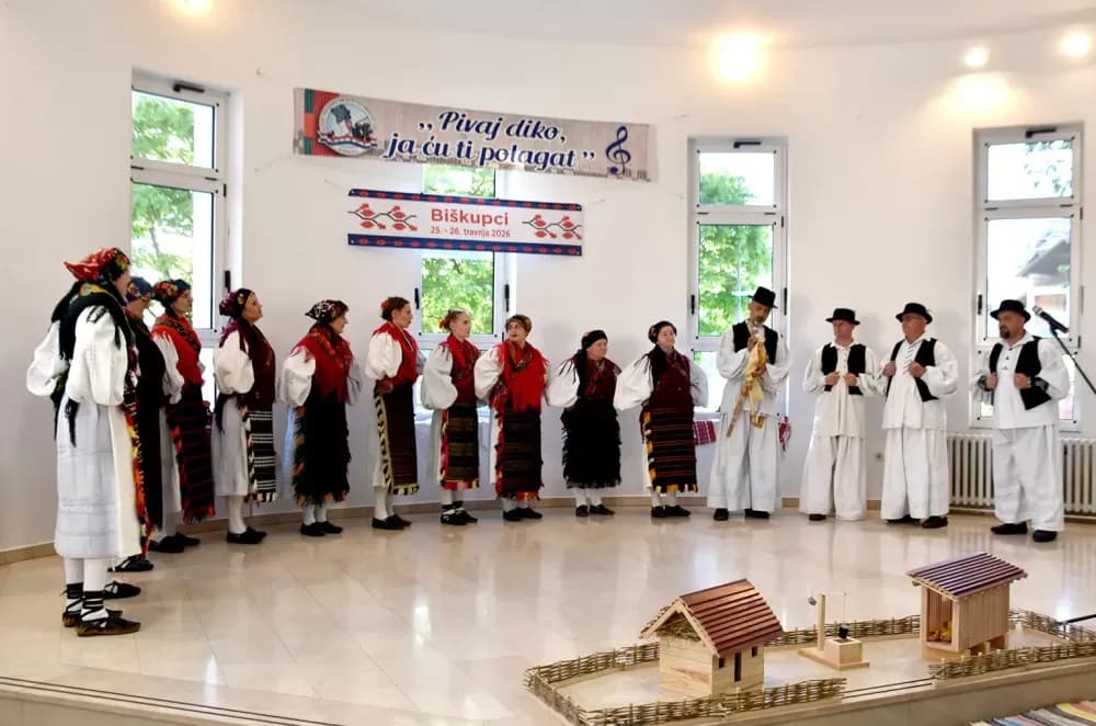 Biškupci odjekivali tradicijom: Održan 11. susret pjevačkih skupina „Pivaj diko, ja ću ti polagat“