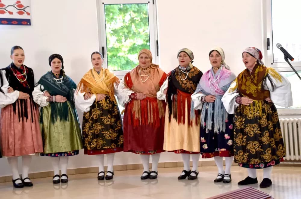 Biškupci odjekivali tradicijom: Održan 11. susret pjevačkih skupina „Pivaj diko, ja ću ti polagat“