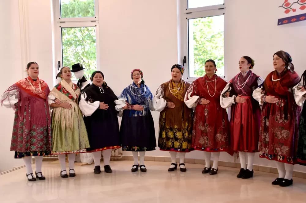 Biškupci odjekivali tradicijom: Održan 11. susret pjevačkih skupina „Pivaj diko, ja ću ti polagat“