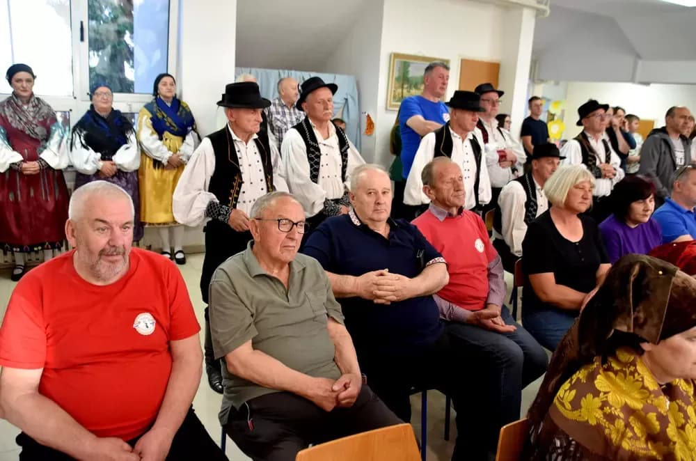Biškupci odjekivali tradicijom: Održan 11. susret pjevačkih skupina „Pivaj diko, ja ću ti polagat“