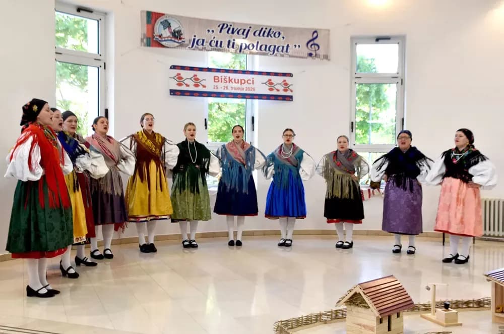 Biškupci odjekivali tradicijom: Održan 11. susret pjevačkih skupina „Pivaj diko, ja ću ti polagat“