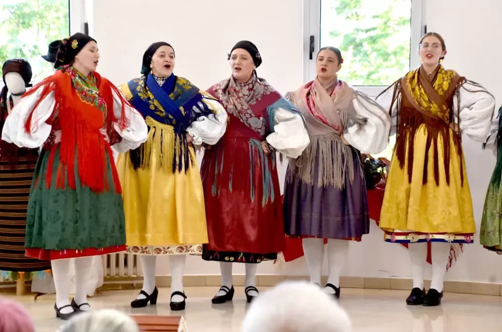 Biškupci odjekivali tradicijom: Održan 11. susret pjevačkih skupina „Pivaj diko, ja ću ti polagat“
