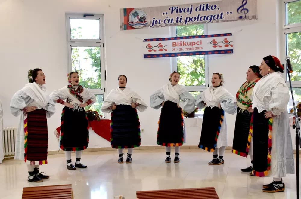 Biškupci odjekivali tradicijom: Održan 11. susret pjevačkih skupina „Pivaj diko, ja ću ti polagat“