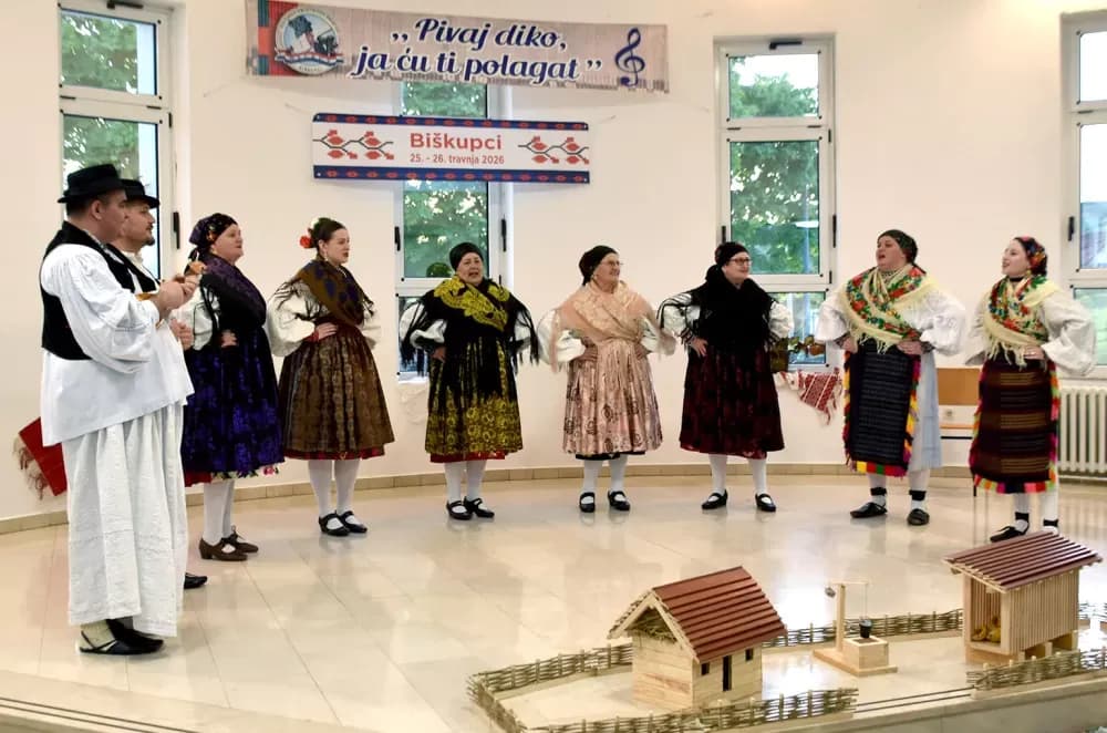 Biškupci odjekivali tradicijom: Održan 11. susret pjevačkih skupina „Pivaj diko, ja ću ti polagat“