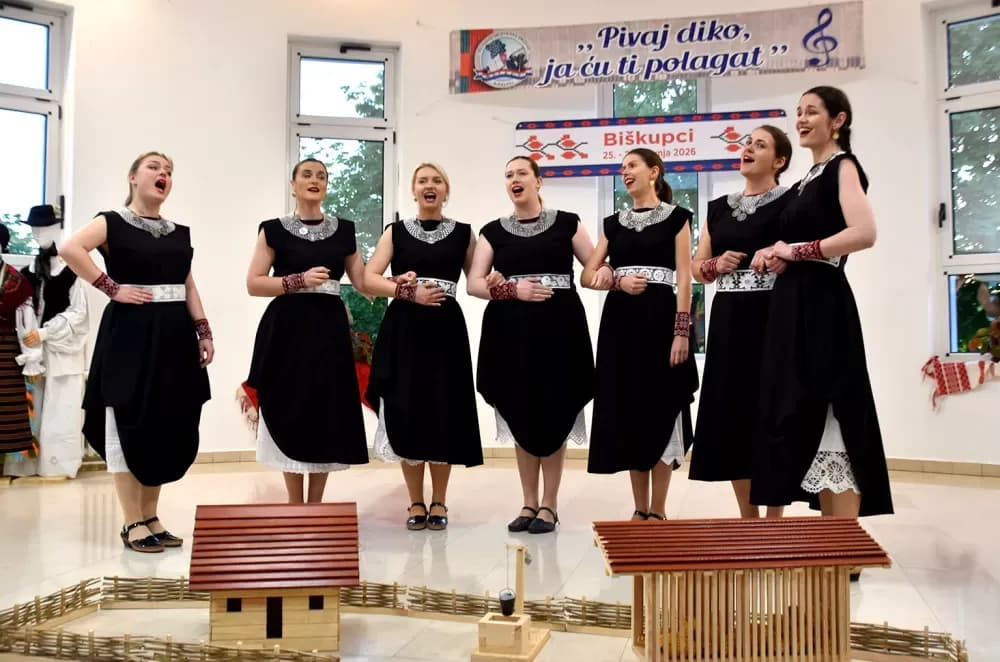 Biškupci odjekivali tradicijom: Održan 11. susret pjevačkih skupina „Pivaj diko, ja ću ti polagat“
