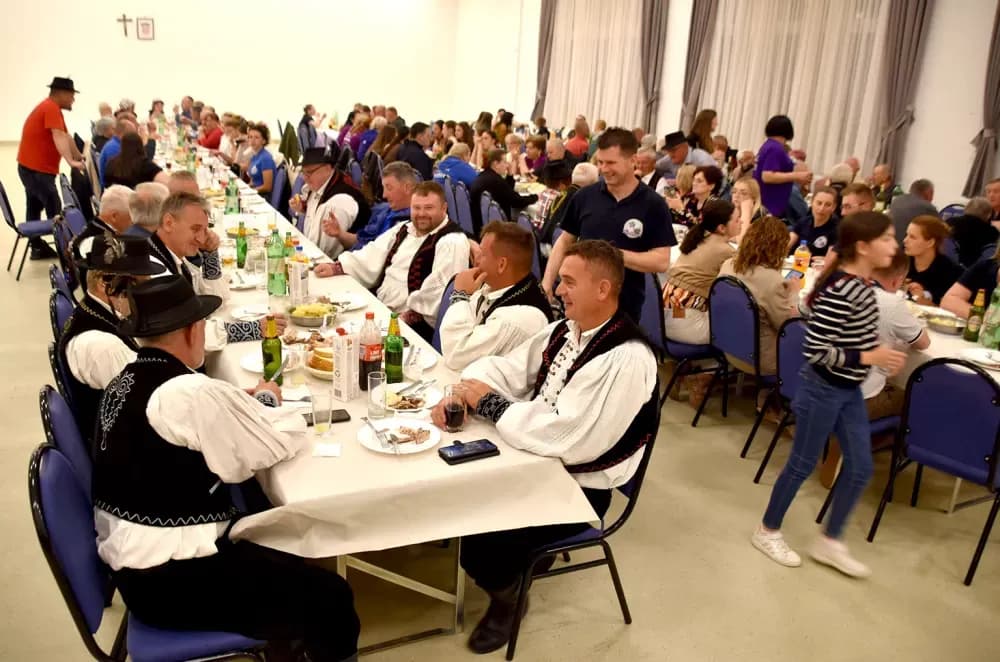 Biškupci odjekivali tradicijom: Održan 11. susret pjevačkih skupina „Pivaj diko, ja ću ti polagat“
