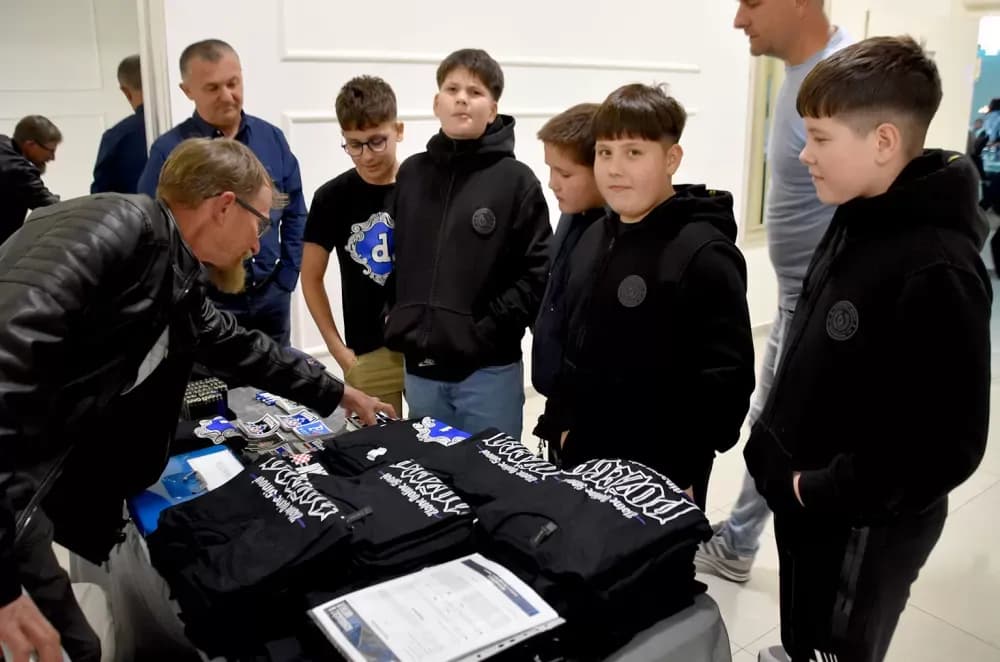 Plava noć uz navijačke uspješnice razveselila stotine Dinamovaca