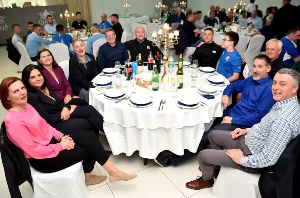 Plava noć uz navijačke uspješnice razveselila stotine Dinamovaca