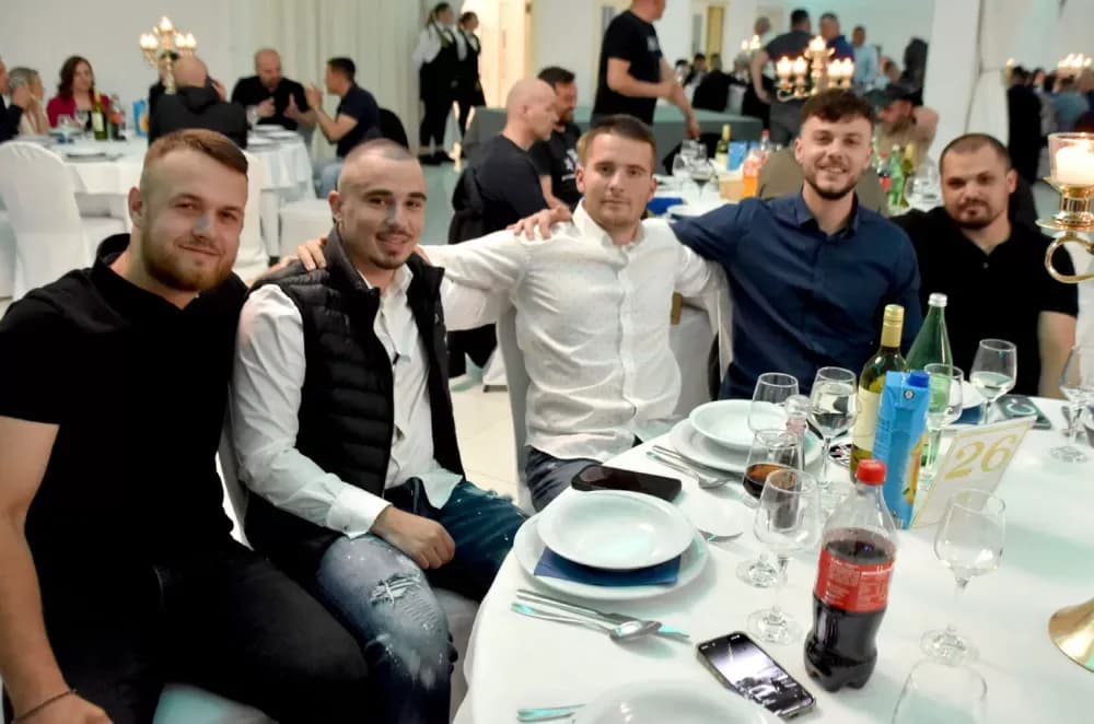 Plava noć uz navijačke uspješnice razveselila stotine Dinamovaca