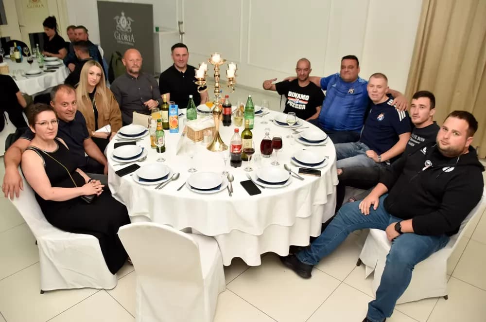 Plava noć uz navijačke uspješnice razveselila stotine Dinamovaca