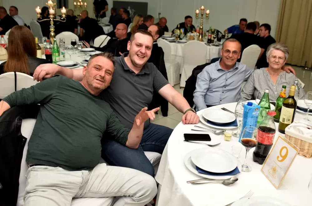 Plava noć uz navijačke uspješnice razveselila stotine Dinamovaca