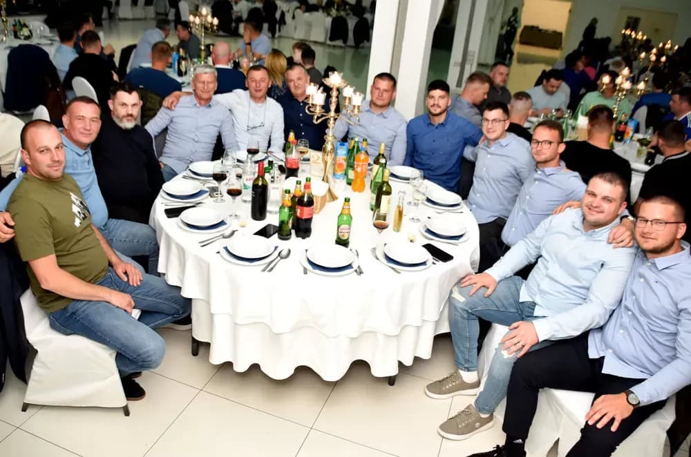 Plava noć uz navijačke uspješnice razveselila stotine Dinamovaca