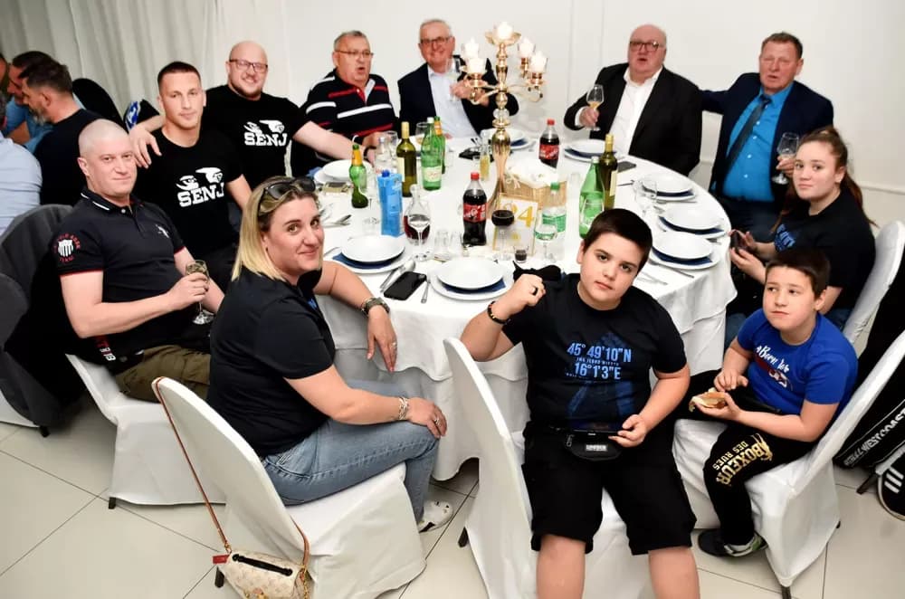 Plava noć uz navijačke uspješnice razveselila stotine Dinamovaca