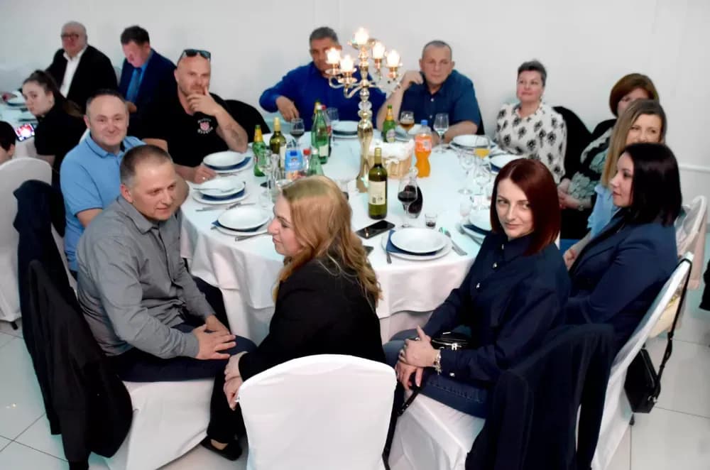 Plava noć uz navijačke uspješnice razveselila stotine Dinamovaca