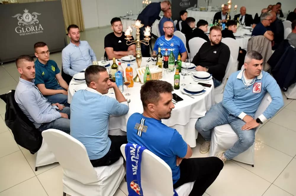 Plava noć uz navijačke uspješnice razveselila stotine Dinamovaca