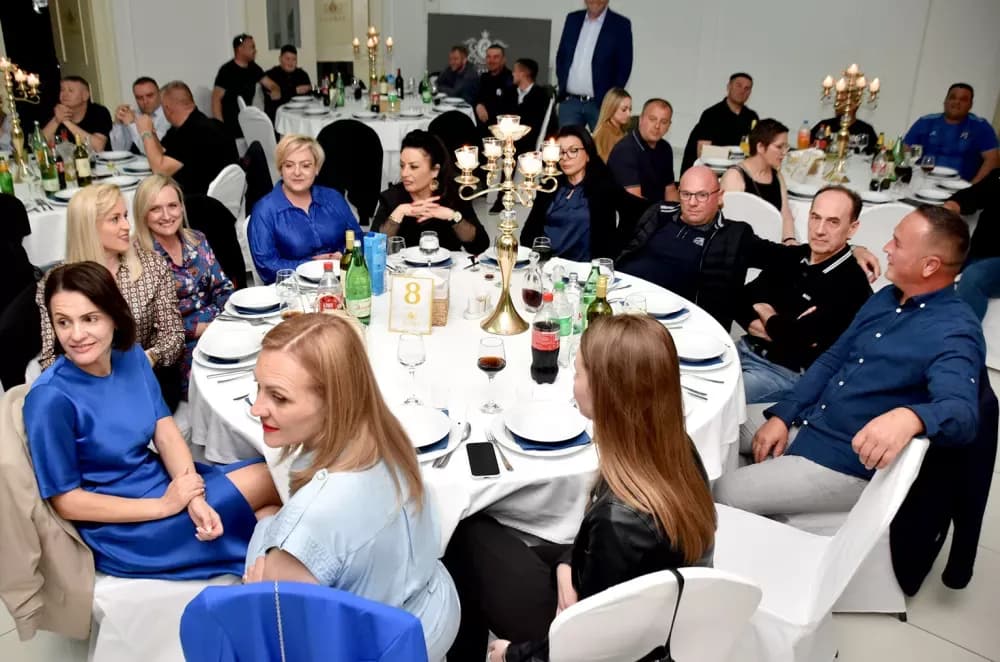 Plava noć uz navijačke uspješnice razveselila stotine Dinamovaca