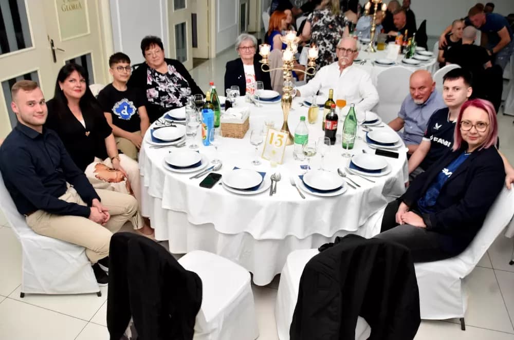 Plava noć uz navijačke uspješnice razveselila stotine Dinamovaca