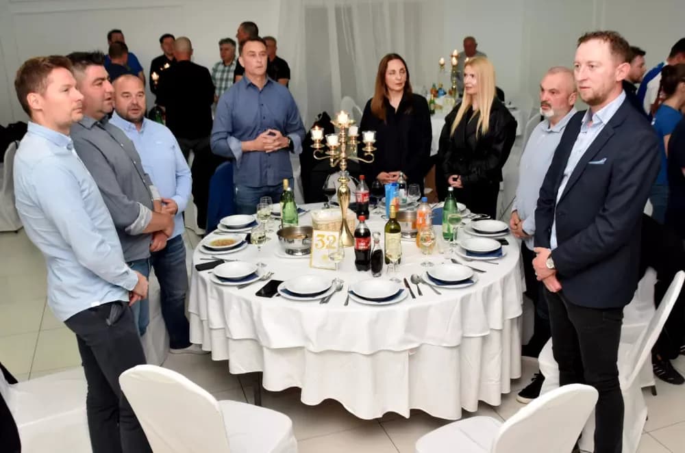 Plava noć uz navijačke uspješnice razveselila stotine Dinamovaca