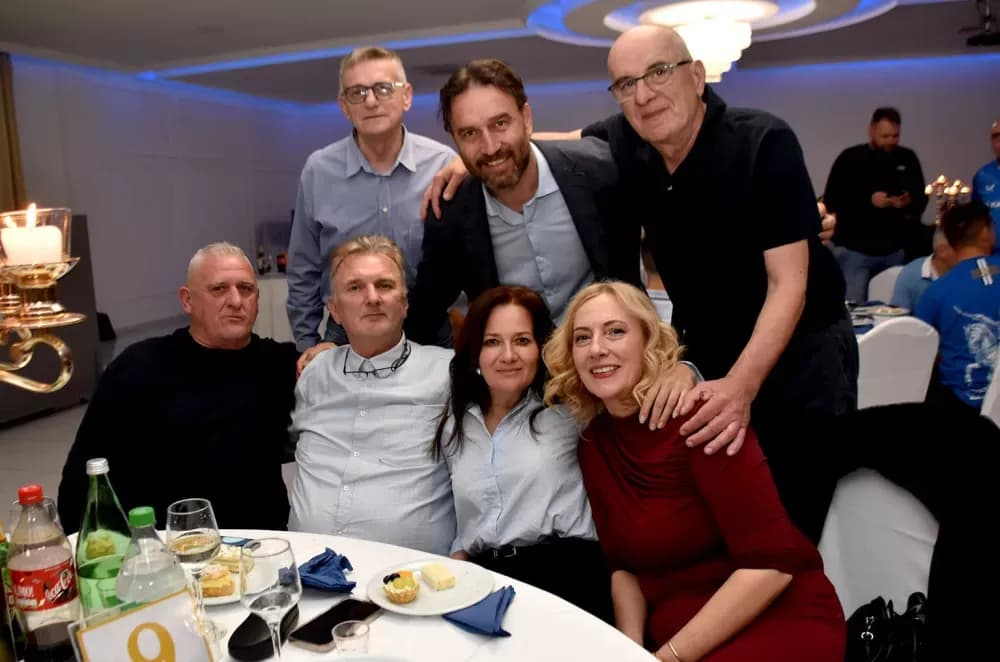 Plava noć uz navijačke uspješnice razveselila stotine Dinamovaca