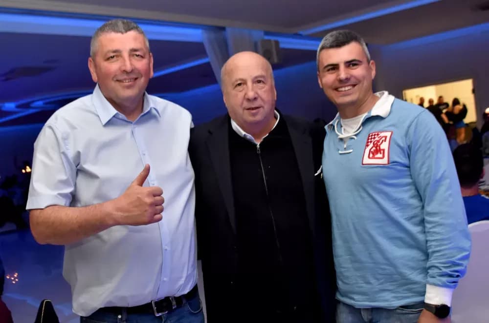 Plava noć uz navijačke uspješnice razveselila stotine Dinamovaca