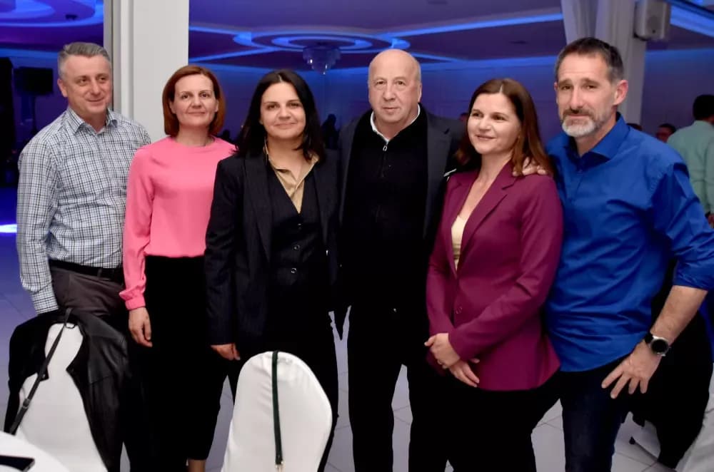 Plava noć uz navijačke uspješnice razveselila stotine Dinamovaca