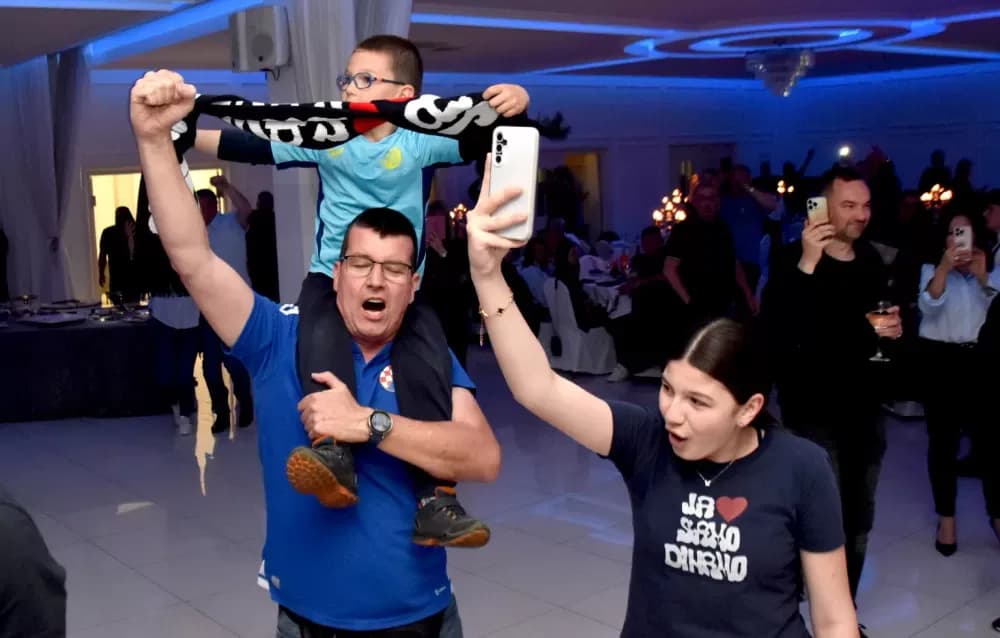 Plava noć uz navijačke uspješnice razveselila stotine Dinamovaca