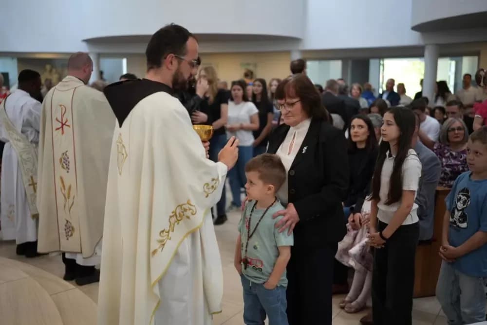 Vidovci ugostili hodočasnike iz Austije i Osijeka: Zajedništvo mladih na euharistijskom slavlju