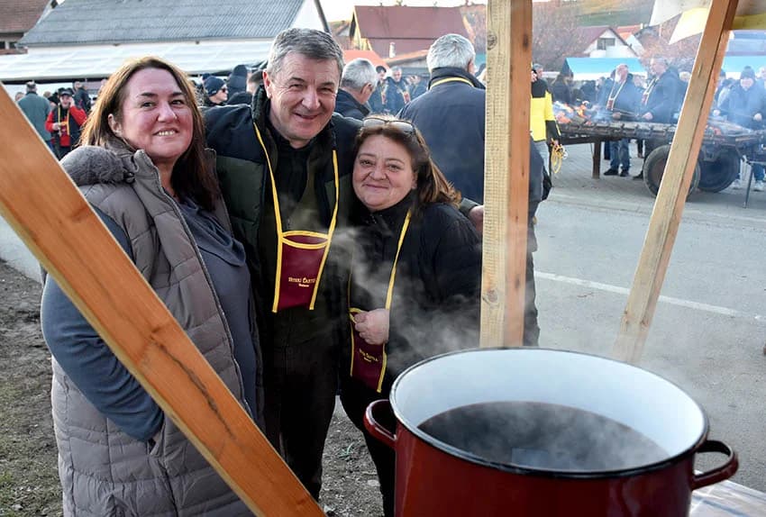 VETOVAČKO VINCELOVO: Uz orezano trsje, odabrana vina i domaće delicije Ivan Štivić i tamburaši razveselili stotine posjetitelja
