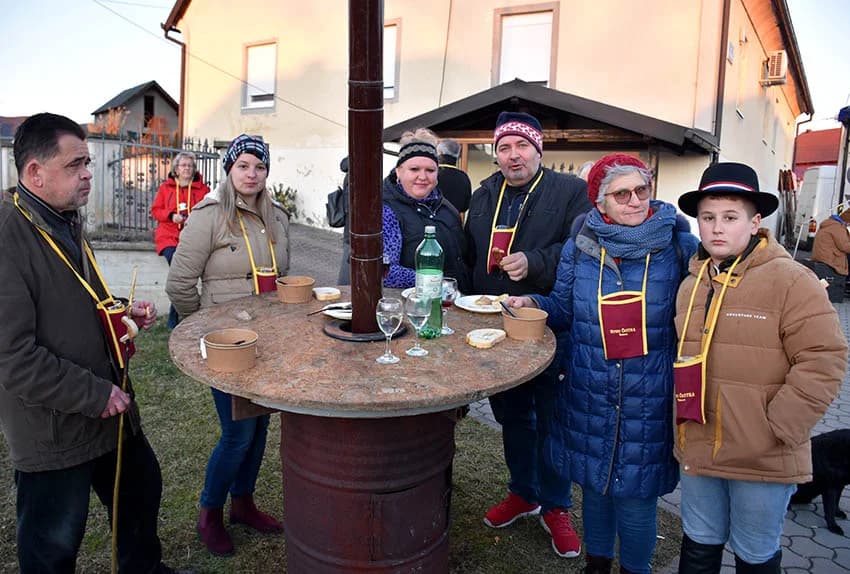 VETOVAČKO VINCELOVO: Uz orezano trsje, odabrana vina i domaće delicije Ivan Štivić i tamburaši razveselili stotine posjetitelja