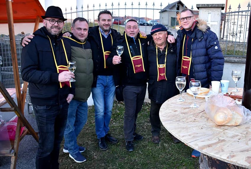 VETOVAČKO VINCELOVO: Uz orezano trsje, odabrana vina i domaće delicije Ivan Štivić i tamburaši razveselili stotine posjetitelja