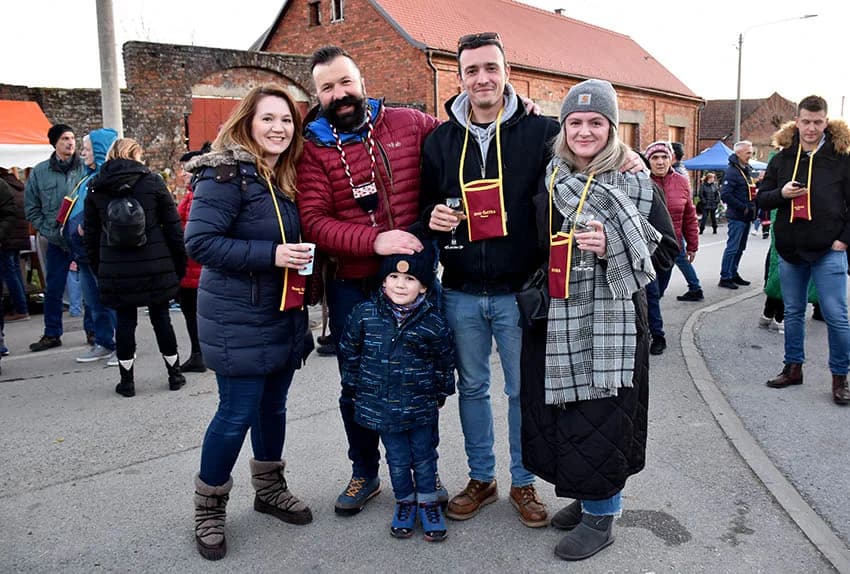 VETOVAČKO VINCELOVO: Uz orezano trsje, odabrana vina i domaće delicije Ivan Štivić i tamburaši razveselili stotine posjetitelja