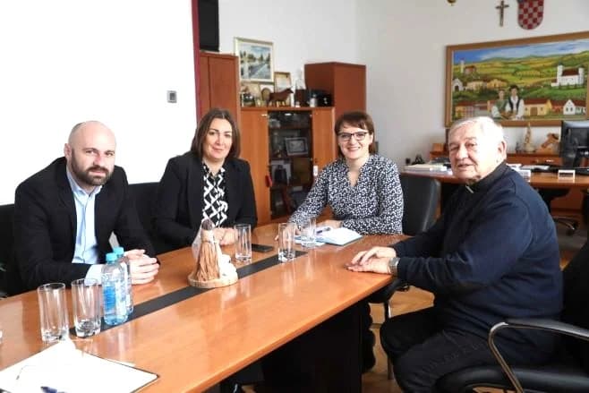GRAD PLETERNICA: Inicijalni sastanak u povodu 50. obljetnice svećenstva župnika Antuna Ćorkovića