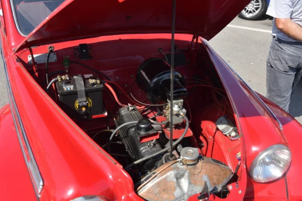 Karavana oldtimer vozila boravila u Požegi /FOTO/
