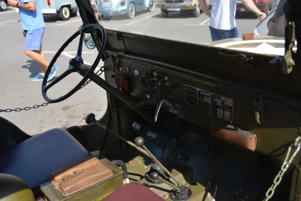 Karavana oldtimer vozila boravila u Požegi /FOTO/