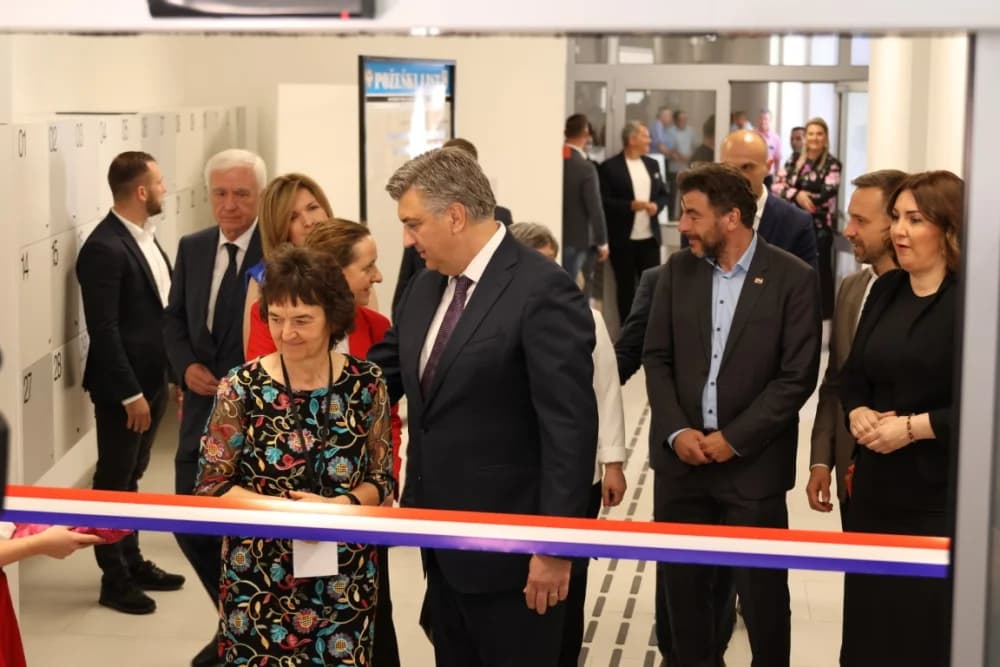 /FOTO/ Otvorena novouređena nova ʼpalačaʼ u centru grada: ʼMuzej dobra navikaʼ