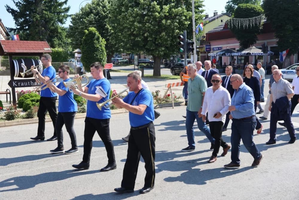 Obilježan Dan branitelja grada Kutjeva: ʼVi ste časni ljudi i ako zatreba spremni ste Hrvatsku dovesti do novih pobjeda u čemu želim i ja sudjelovatiʼ