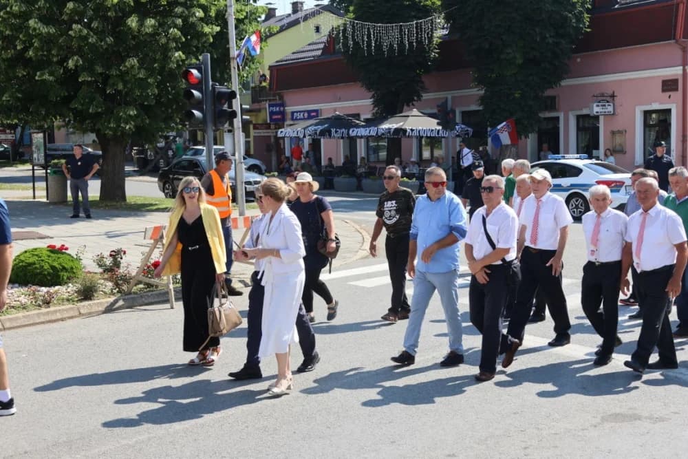 Obilježan Dan branitelja grada Kutjeva: ʼVi ste časni ljudi i ako zatreba spremni ste Hrvatsku dovesti do novih pobjeda u čemu želim i ja sudjelovatiʼ