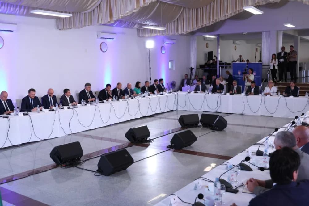 Plodonosna Sjednica Savjeta za Slavoniju u Jakšiću: Uručena Odluka o financiranju Regionalnog distribucijskog centra za voće i povrće u Požegi