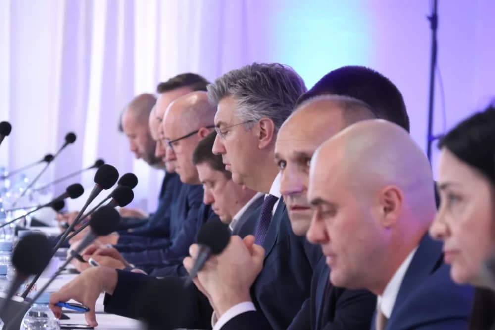 Plodonosna Sjednica Savjeta za Slavoniju u Jakšiću: Uručena Odluka o financiranju Regionalnog distribucijskog centra za voće i povrće u Požegi