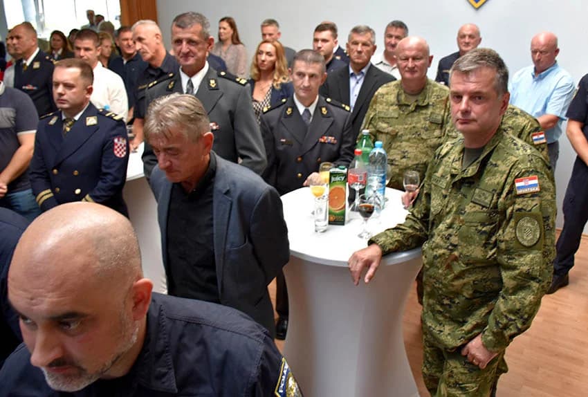 /FOTO/ Uručene pisane povale načelnika Policijske uprave požeško-slavonske policijskim službenicima i namještenicima u prigodi Dana policije