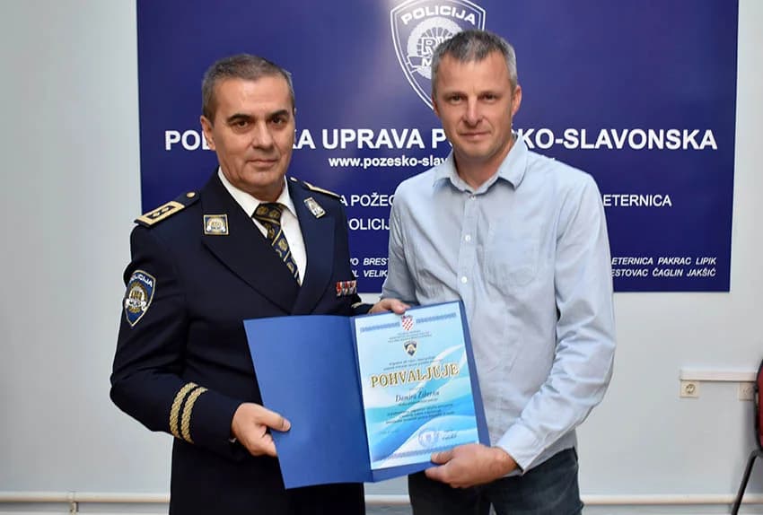 /FOTO/ Uručene pisane povale načelnika Policijske uprave požeško-slavonske policijskim službenicima i namještenicima u prigodi Dana policije