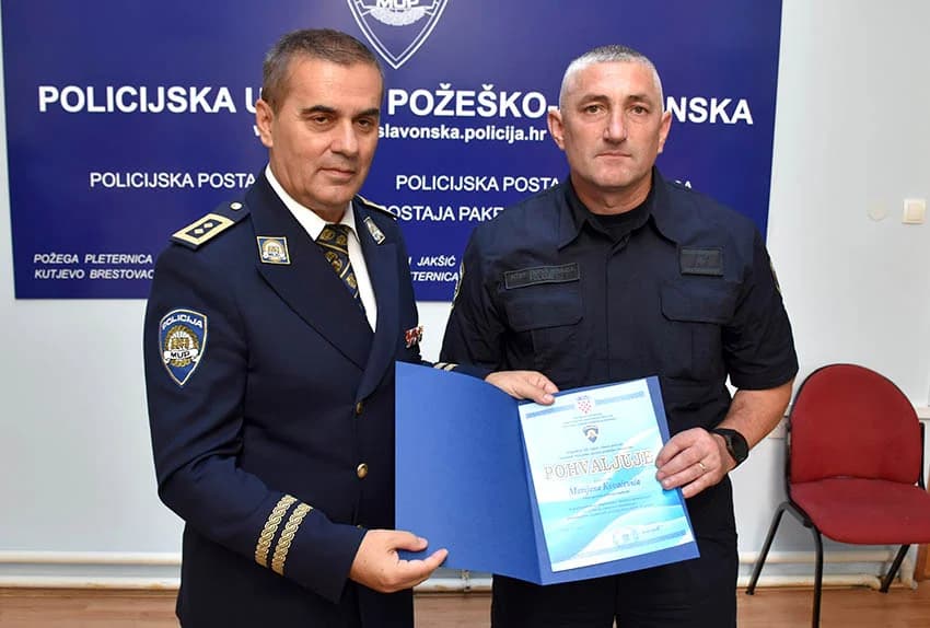 /FOTO/ Uručene pisane povale načelnika Policijske uprave požeško-slavonske policijskim službenicima i namještenicima u prigodi Dana policije