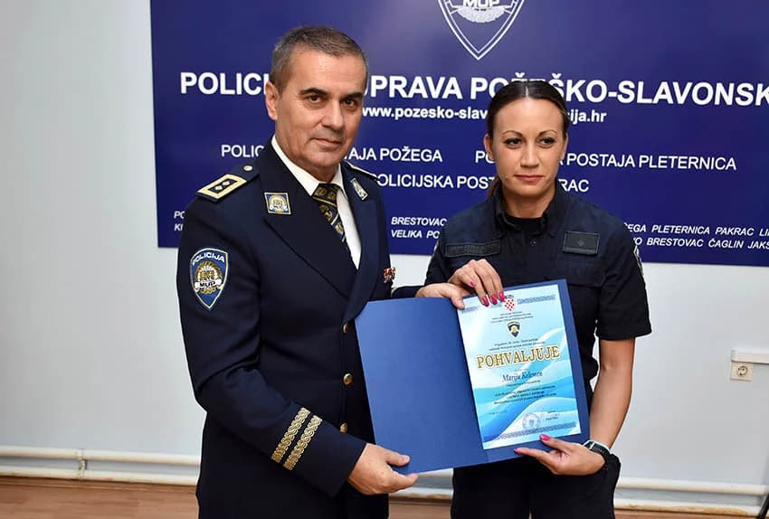 /FOTO/ Uručene pisane povale načelnika Policijske uprave požeško-slavonske policijskim službenicima i namještenicima u prigodi Dana policije