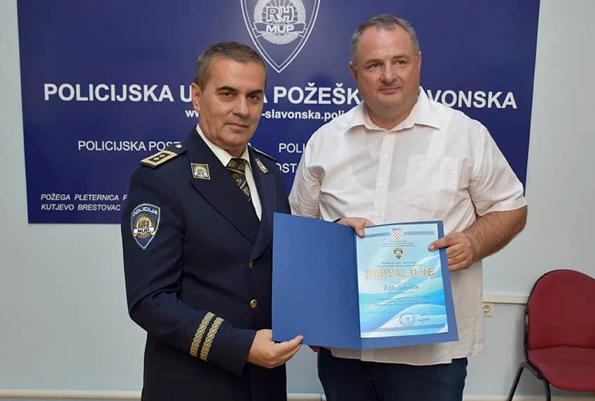 /FOTO/ Uručene pisane povale načelnika Policijske uprave požeško-slavonske policijskim službenicima i namještenicima u prigodi Dana policije