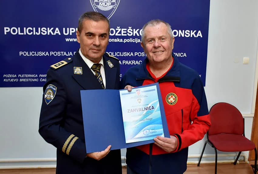 /FOTO/ Uručene pisane povale načelnika Policijske uprave požeško-slavonske policijskim službenicima i namještenicima u prigodi Dana policije