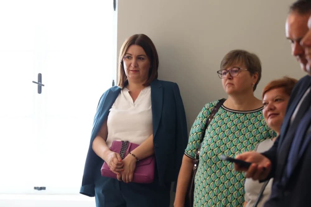 Vrijedne ugovore za financiranje različitih projekata ministar Šime Erlić uručio županici Antoniji Jozić i gradonačelniku Željku Glaviću