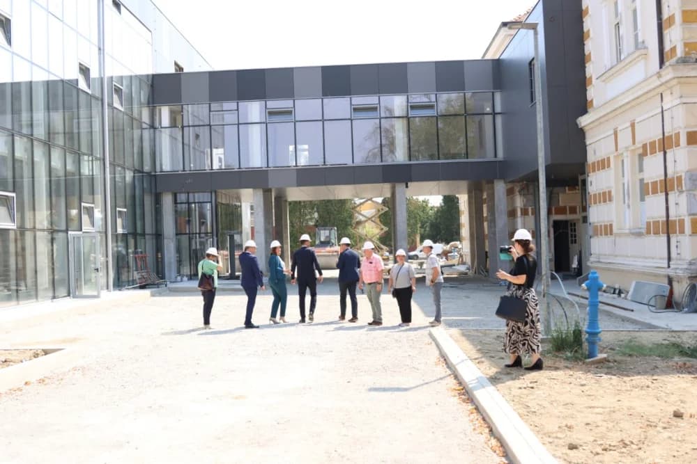 Vrijedne ugovore za financiranje različitih projekata ministar Šime Erlić uručio županici Antoniji Jozić i gradonačelniku Željku Glaviću