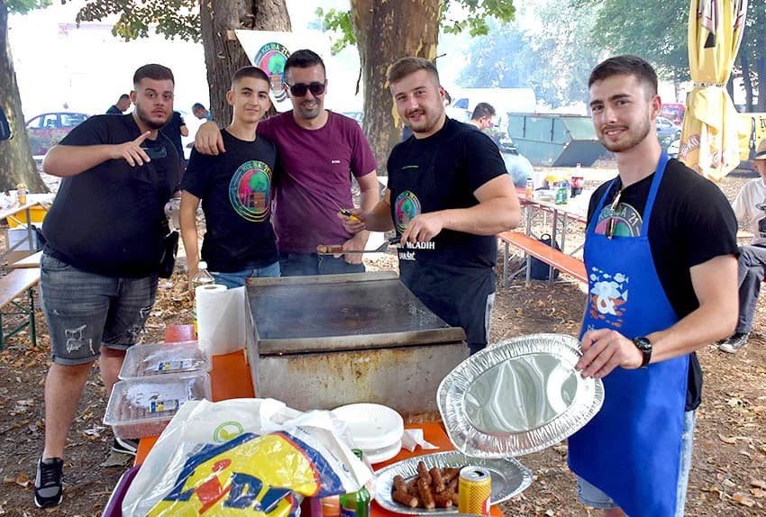 28. FIŠIJADA U POŽEGI: Čak 53 majstora iz četiri županije u parku kraj Orljave kuhala fiš paprikaš