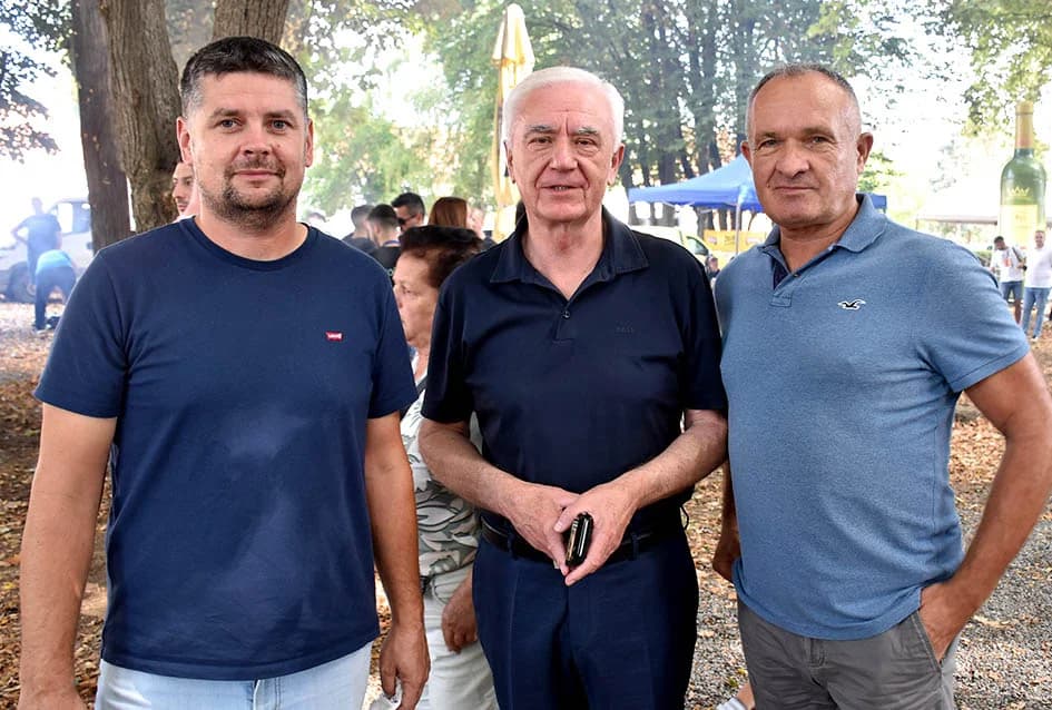 28. FIŠIJADA U POŽEGI: Čak 53 majstora iz četiri županije u parku kraj Orljave kuhala fiš paprikaš