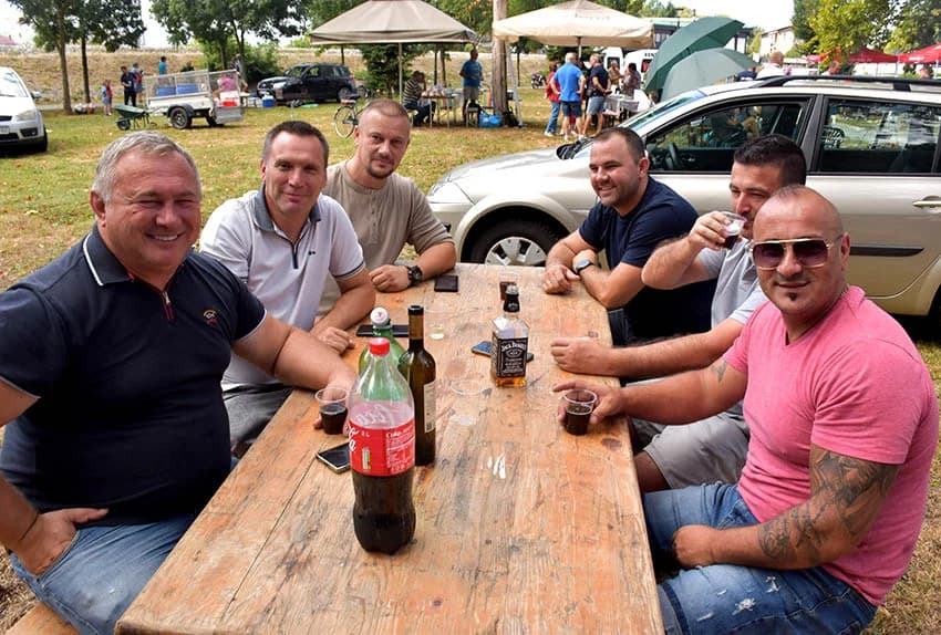 28. FIŠIJADA U POŽEGI: Čak 53 majstora iz četiri županije u parku kraj Orljave kuhala fiš paprikaš
